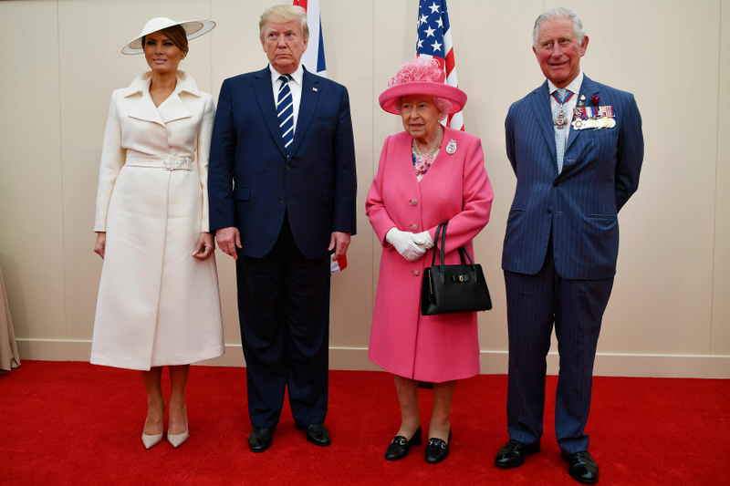Illustration for article titled Melania Wears a Plate on Her Head